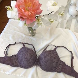 VICTORIAS SECRET“VERY SEXY” LACY PUSH UP BRA W/FRONT V STRAPS IN AMETHYST SZ-34D
